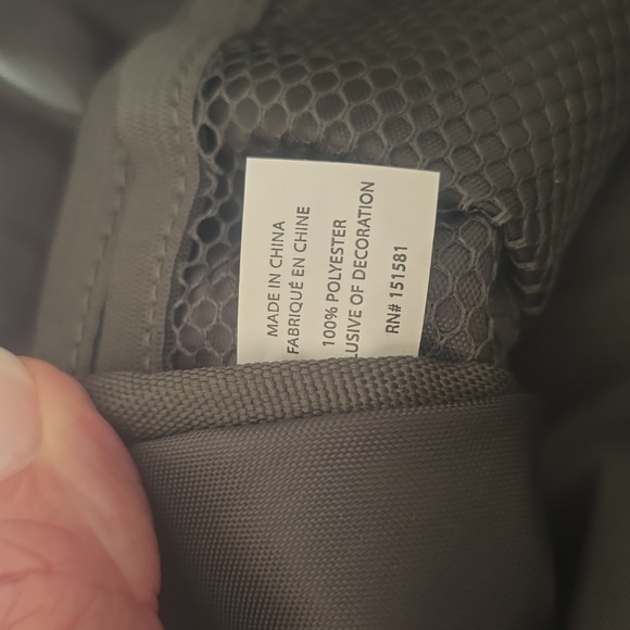 Oak and Reed sling bag olive green - Picture 9 of 10